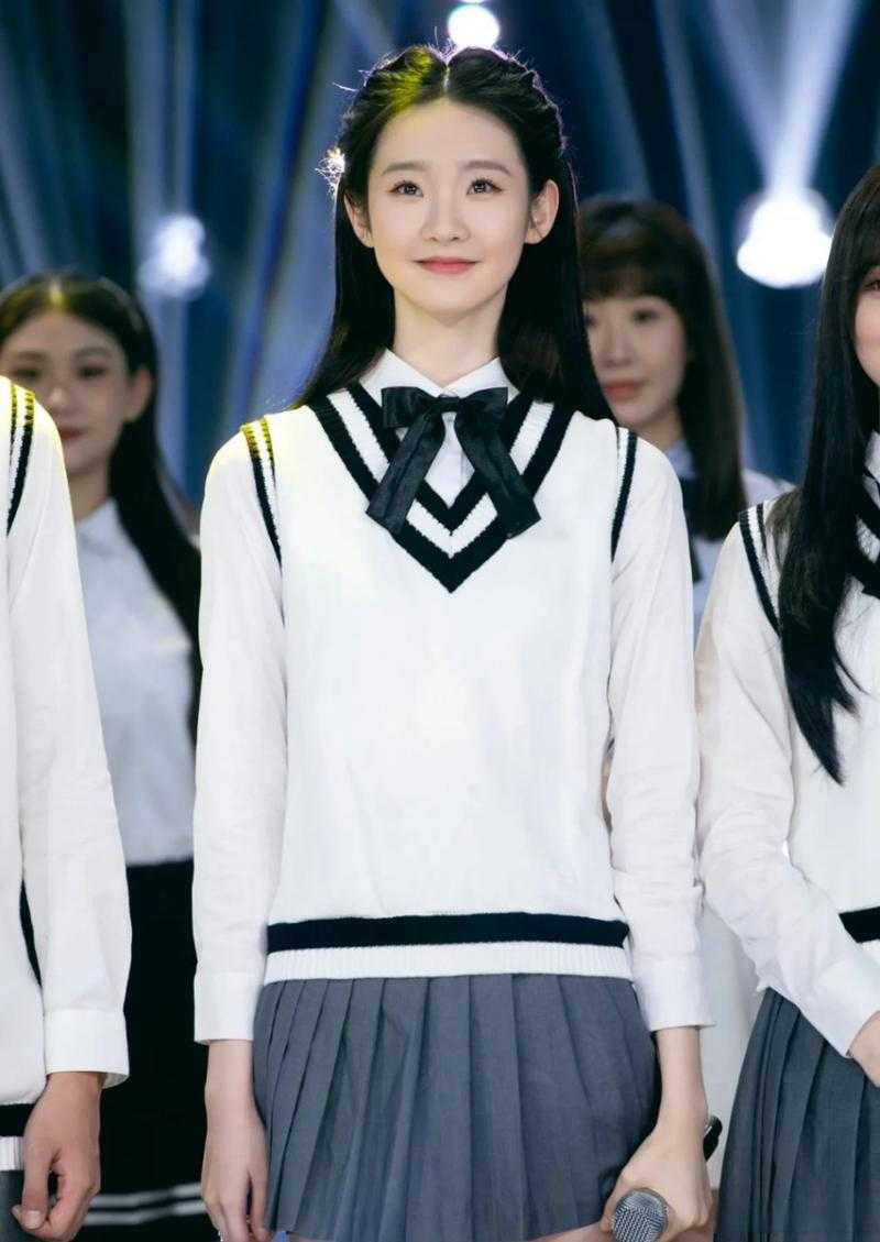 青年演员张艺凡天天天向上最新一期 💜凡尘仙子张艺凡综艺首秀