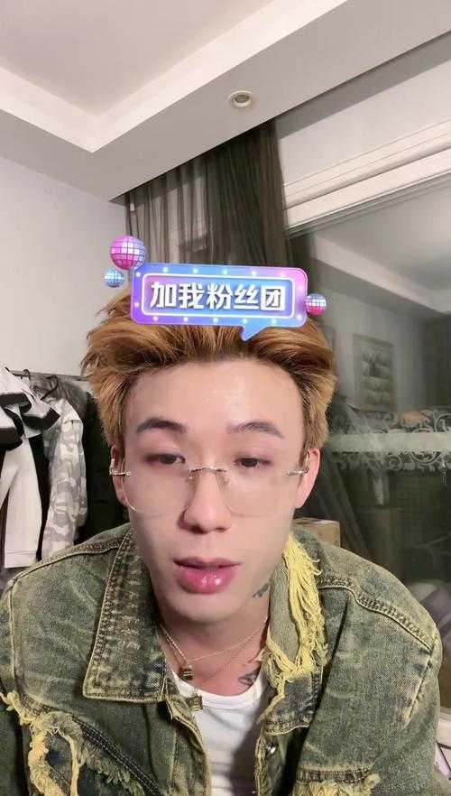 qq飞车夏楚个人资料在哪看