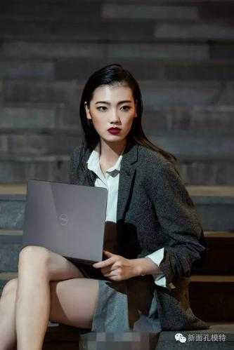 科技行业新面孔:揭秘尤物娇妻的崛起之路