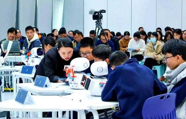 教育关怀的创新实践,教育关怀的智慧赋能,全人发展视域下的创新实践生态构建