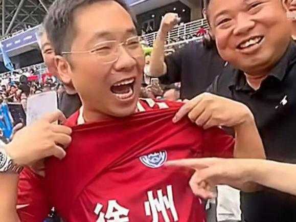 苏超球员择偶权争议引关注,苏超球员婚恋自由引争议,择偶权成焦点