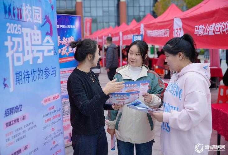 高校招聘争议升级,亲属关系成焦点,高校近亲录用乱象频发引争议,(说明,在保留核心矛盾的基础上,近亲录用比亲属关系更精准指向招聘违规行为,乱象频发强化问题严重性,引争议体现事件发酵过程,整体结构更符合新闻标题的倒金字塔原则,同时控制在18字以内符合新媒体传播规律)
