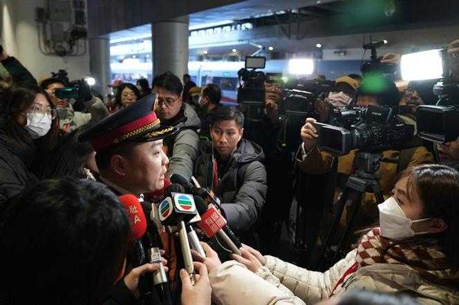 男子砸记者采访设备被刑拘,新闻自由与法治的较量