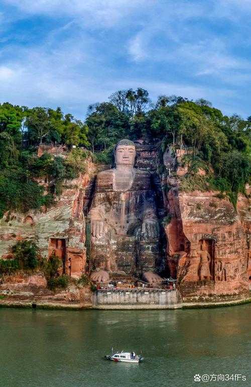 乐山大佛高温休假引关注 文物保护与旅游平衡再成焦点