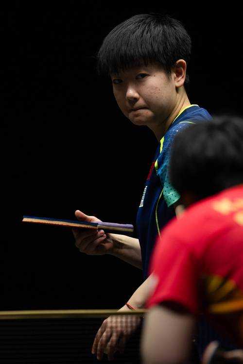 孙颖莎入选EMS录取通知书封面,新时代青年的榜样力量