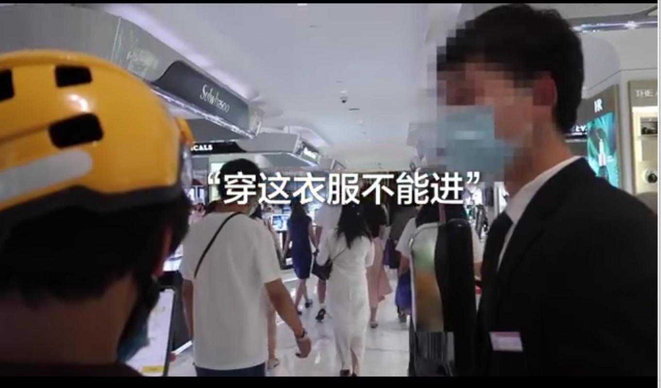 香奈儿柜姐与顾客互殴事件引发行业服务争议